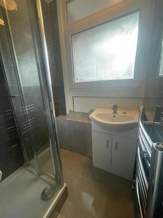 Private Room With Smart Tv In Central London